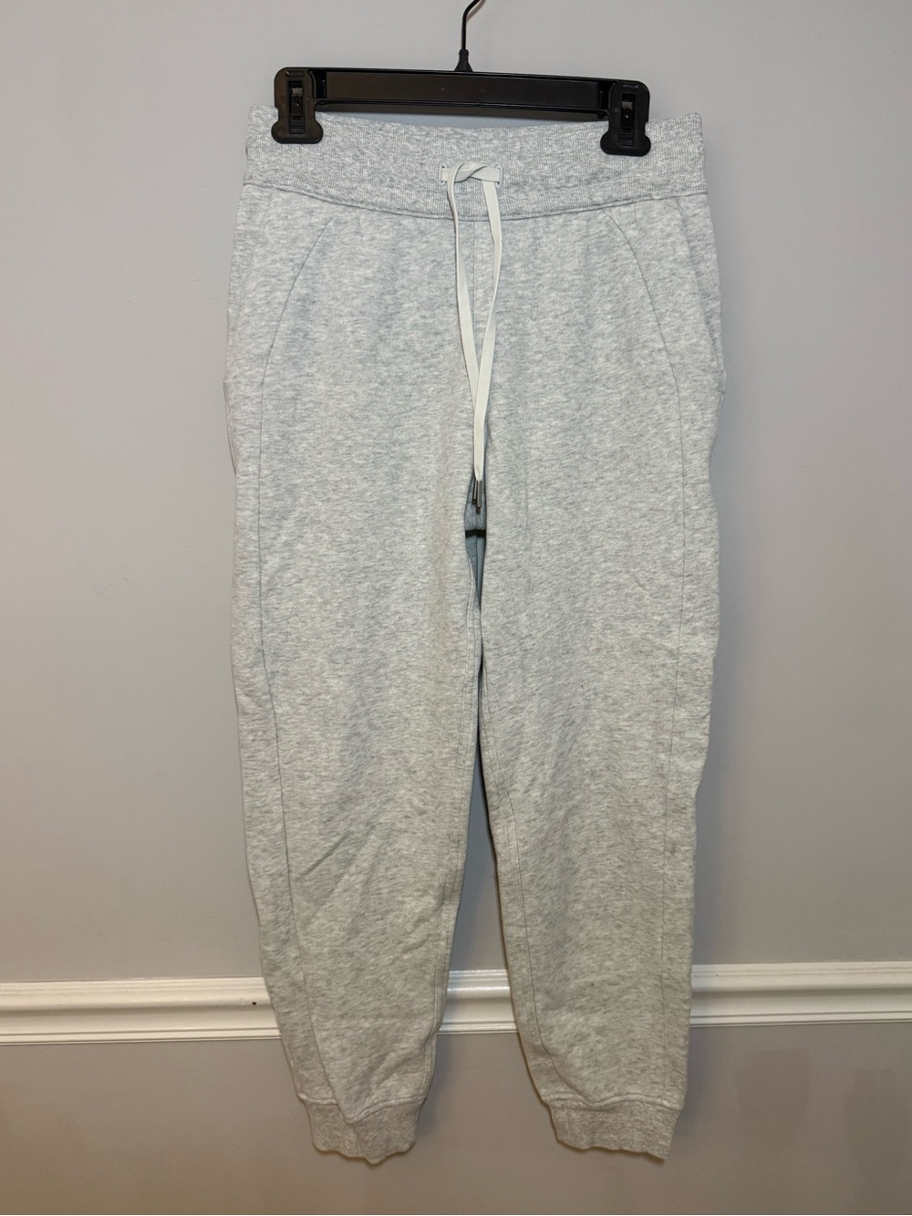 Lululemon heather grey Scuba High-Rise Jogger pants sweats. 6 pockets.